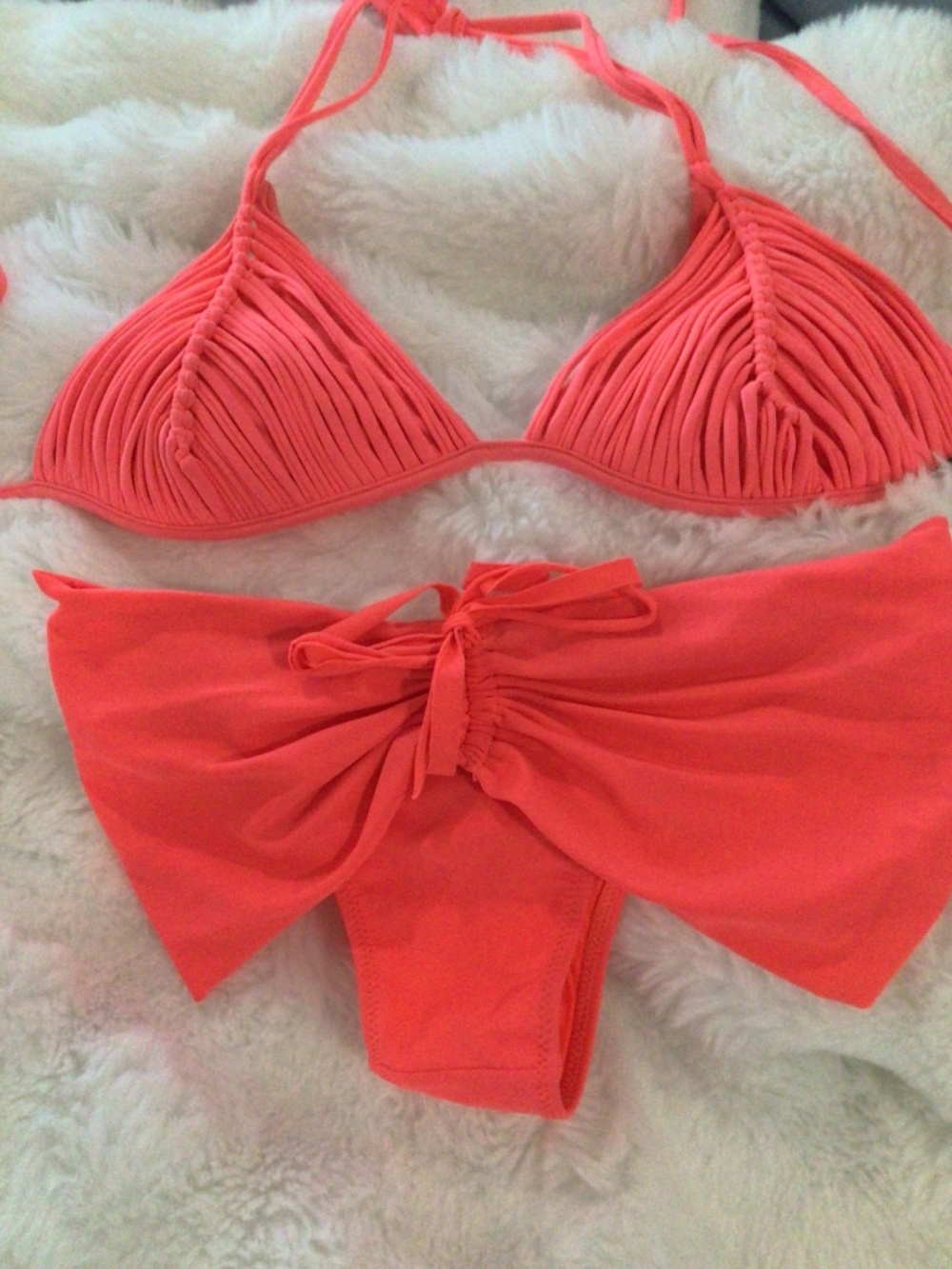 Bikini - Picture 2 of 10